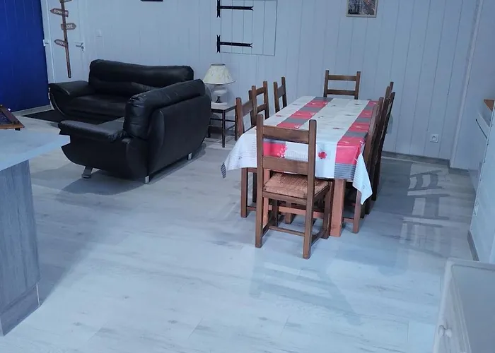 Hébergement de vacances L 'échappe-loups Maison De 2 à 8 Personnes Et Garage *